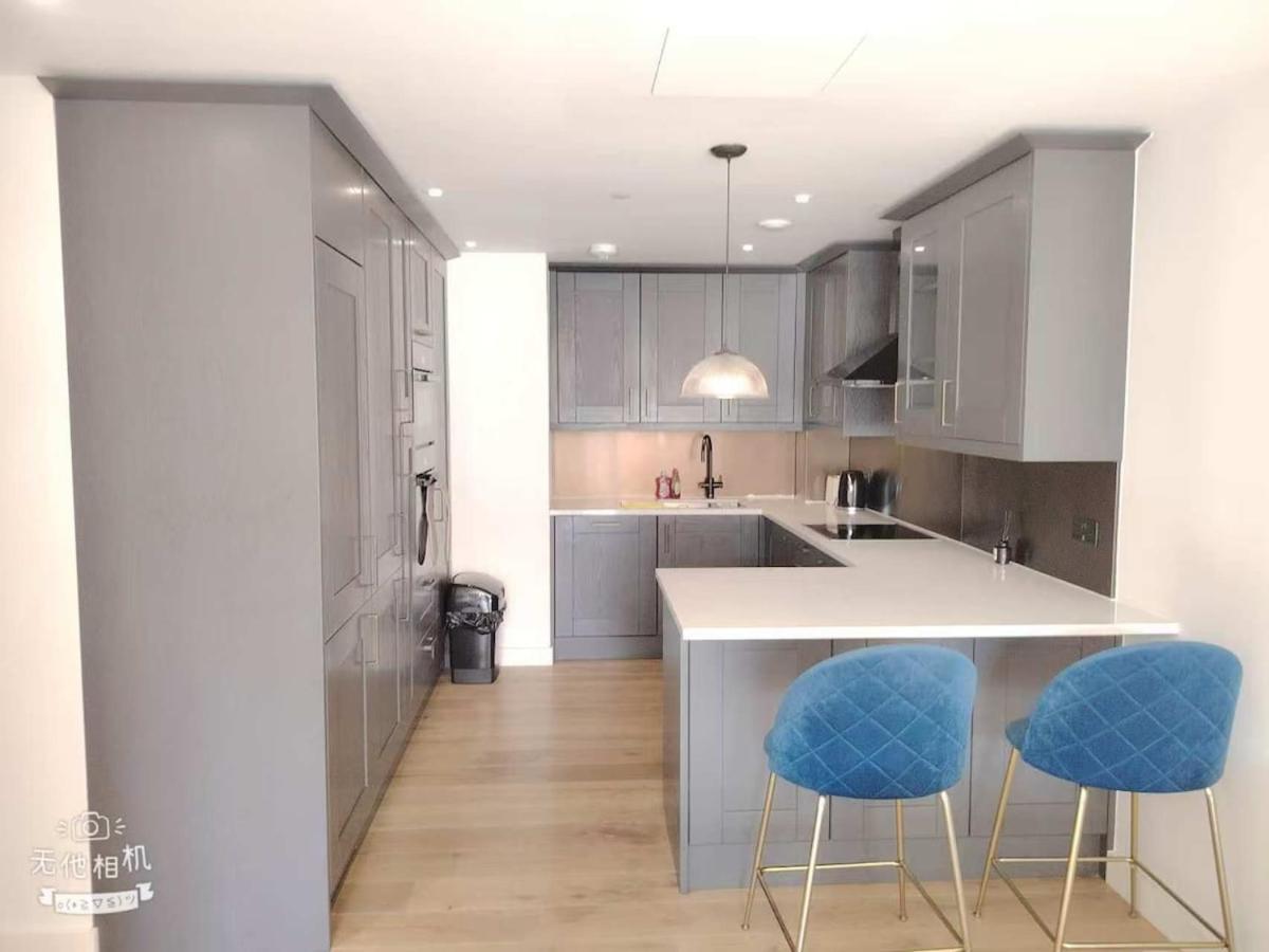 Spacious 2 Bedroom Flat By The Tower *