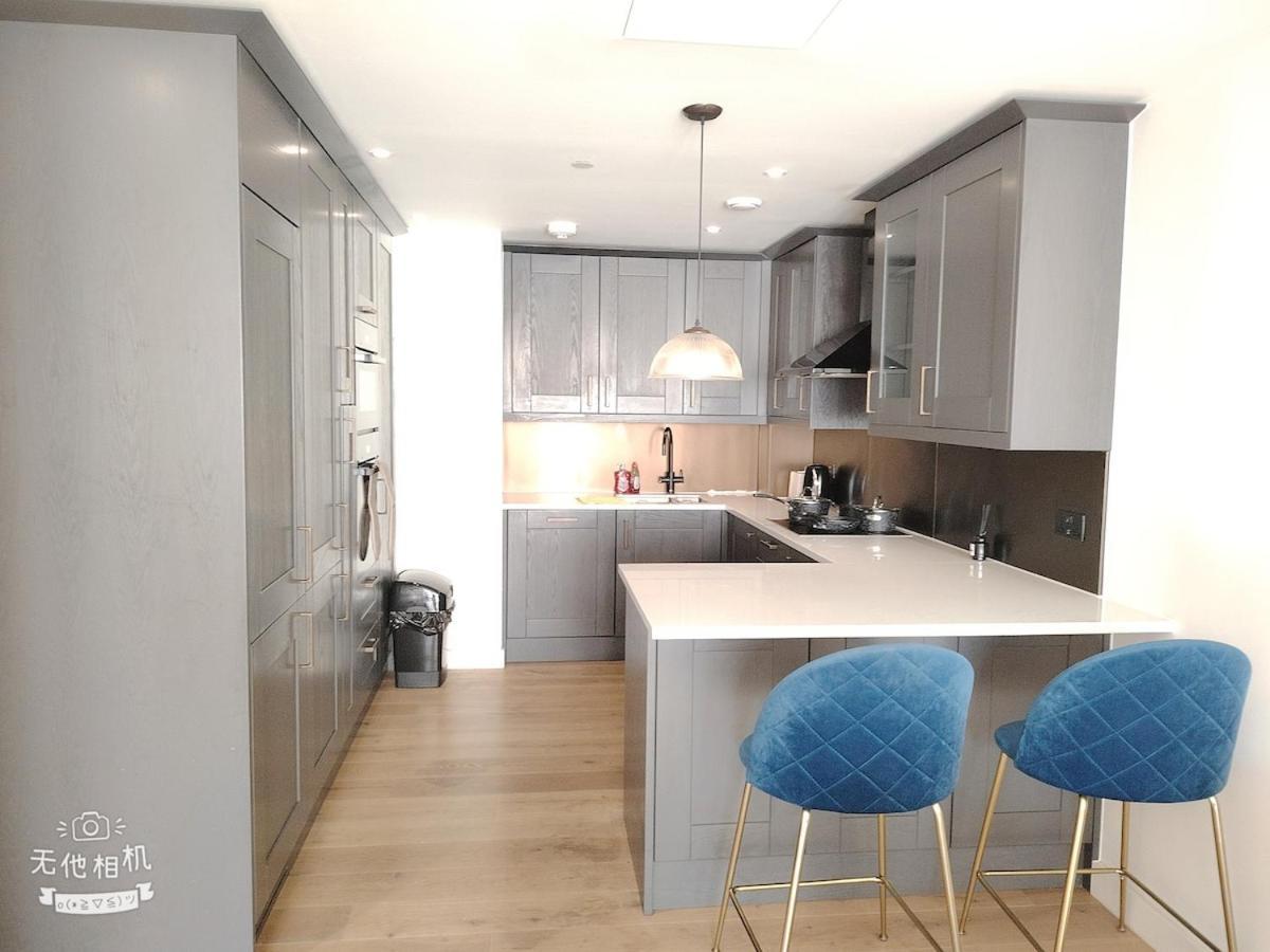 Spacious 2 Bedroom Flat By The Tower * Londres